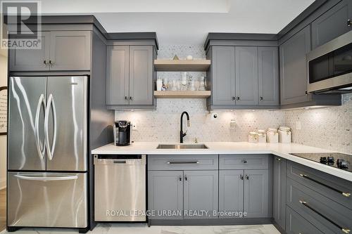 423 Friendship Avenue, Toronto (Rouge), ON - Indoor Photo Showing Kitchen With Upgraded Kitchen