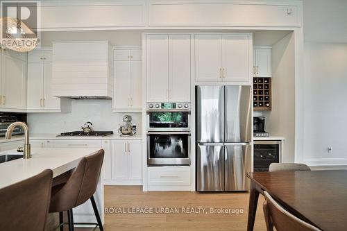 423 Friendship Avenue, Toronto (Rouge), ON - Indoor Photo Showing Kitchen With Upgraded Kitchen