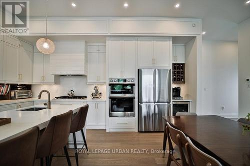 423 Friendship Avenue, Toronto (Rouge), ON - Indoor Photo Showing Kitchen With Upgraded Kitchen