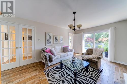 48 River Oaks Boulevard E, Oakville, ON - Indoor Photo Showing Living Room