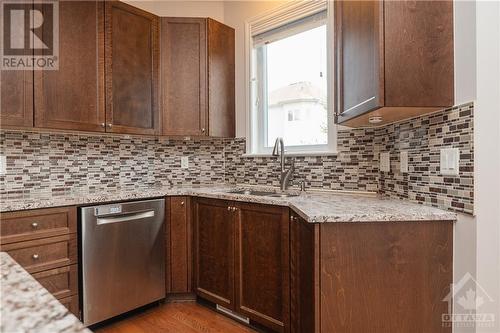 107 Mangrove Crescent, Ottawa, ON - Indoor Photo Showing Kitchen