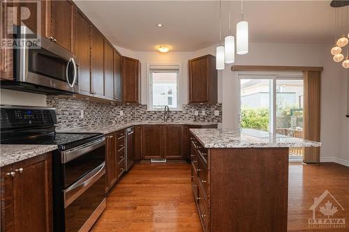 107 Mangrove Crescent, Ottawa, ON - Indoor Photo Showing Kitchen With Upgraded Kitchen