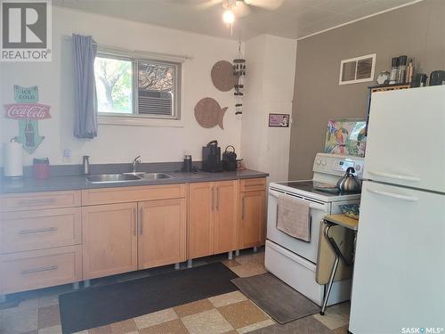 515 Water Street, Saskatchewan Beach, SK - Indoor Photo Showing Kitchen With Double Sink