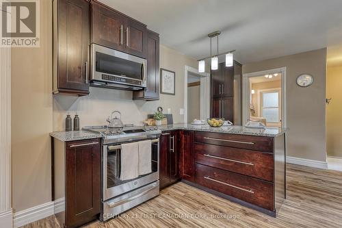 54 Regent Street, St. Thomas, ON - Indoor Photo Showing Kitchen With Upgraded Kitchen