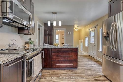 54 Regent Street, St. Thomas, ON - Indoor Photo Showing Kitchen With Stainless Steel Kitchen With Upgraded Kitchen