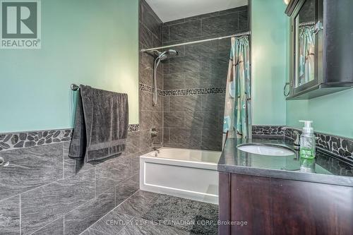 54 Regent Street, St. Thomas, ON - Indoor Photo Showing Bathroom