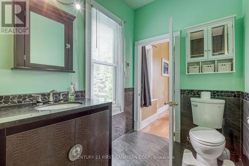 54 Regent Street, St. Thomas, ON - Indoor Photo Showing Bathroom