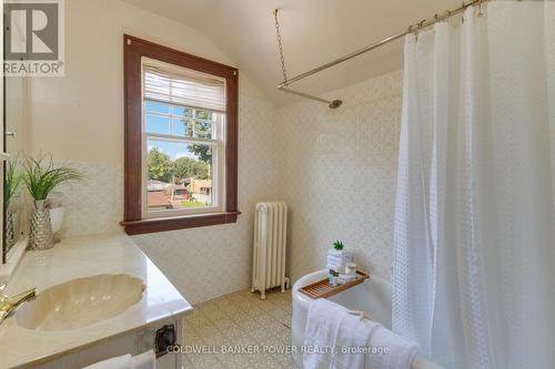 1204 Justamere Road, London, ON - Indoor Photo Showing Bathroom