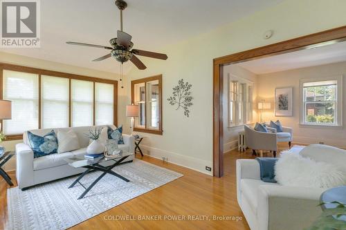 1204 Justamere Road, London, ON - Indoor Photo Showing Living Room