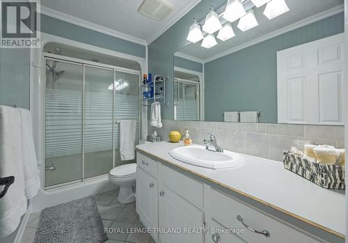 30 Caldwell Street, St. Thomas, ON - Indoor Photo Showing Bathroom