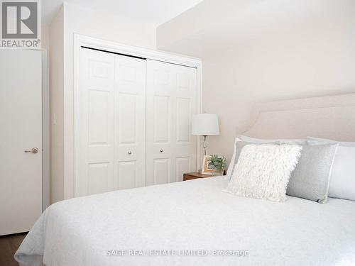 925 - 16 Laidlaw Street, Toronto (South Parkdale), ON - Indoor Photo Showing Bedroom