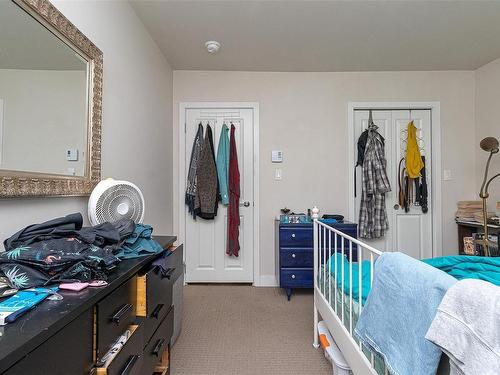 610 Manchester Rd, Victoria, BC - Indoor Photo Showing Bedroom