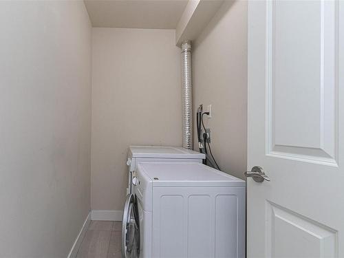 610 Manchester Rd, Victoria, BC - Indoor Photo Showing Laundry Room