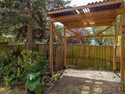 610 Manchester Rd, Victoria, BC - Outdoor