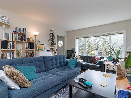 610 Manchester Rd, Victoria, BC - Indoor Photo Showing Living Room