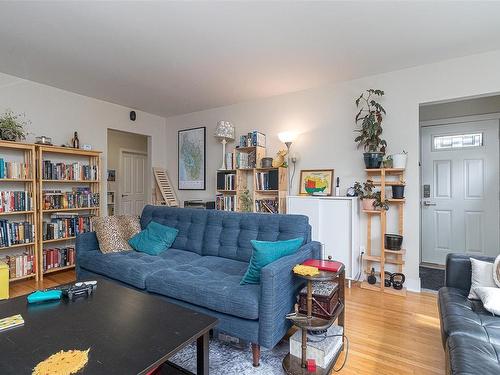 610 Manchester Rd, Victoria, BC - Indoor Photo Showing Living Room