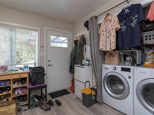 610 Manchester Rd, Victoria, BC - Indoor Photo Showing Laundry Room