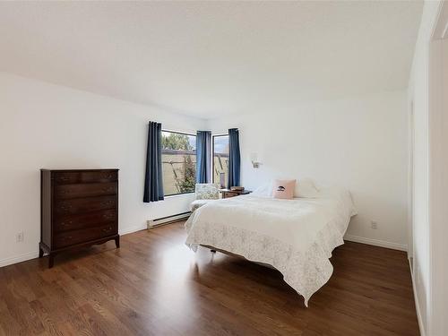 206-420 Parry St, Victoria, BC - Indoor Photo Showing Bedroom