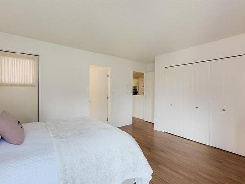 206-420 Parry St, Victoria, BC - Indoor Photo Showing Bedroom