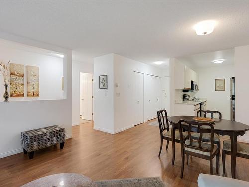 206-420 Parry St, Victoria, BC - Indoor Photo Showing Dining Room