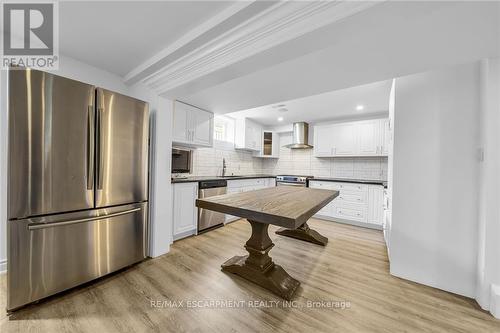 94 Seabreeze Crescent E, Hamilton (Lakeshore), ON - Indoor Photo Showing Kitchen