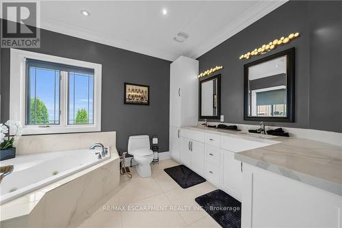 94 Seabreeze Crescent E, Hamilton, ON - Indoor Photo Showing Bathroom