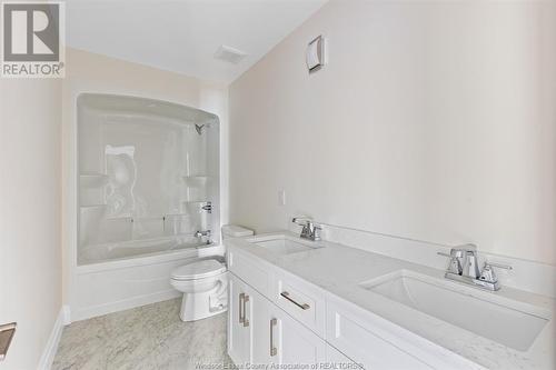 657 Orchards Crescent, Windsor, ON - Indoor Photo Showing Bathroom