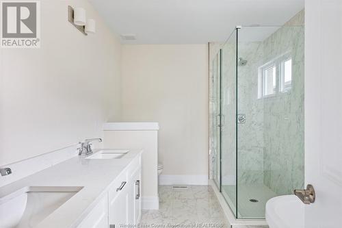 657 Orchards Crescent, Windsor, ON - Indoor Photo Showing Bathroom