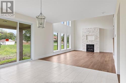 657 Orchards Crescent, Windsor, ON - Indoor Photo Showing Living Room With Fireplace