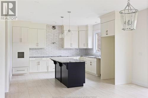 657 Orchards Crescent, Windsor, ON - Indoor Photo Showing Kitchen With Upgraded Kitchen