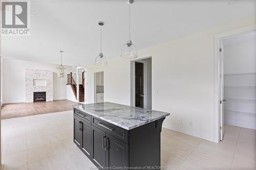 657 Orchards Crescent, Windsor, ON - Indoor Photo Showing Kitchen