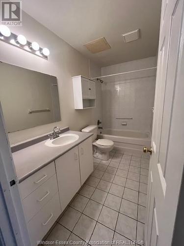 1160 Lauzon Unit# 102, Windsor, ON - Indoor Photo Showing Bathroom