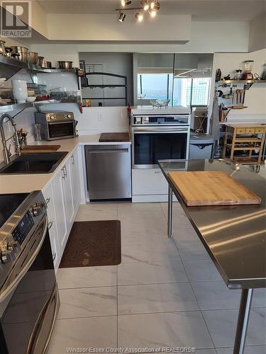 150 Park Unit# 3002, Windsor, ON - Indoor Photo Showing Kitchen