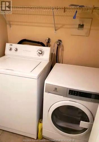 150 Park Unit# 3002, Windsor, ON - Indoor Photo Showing Laundry Room