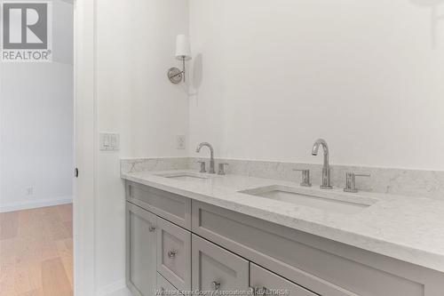 2557 Mayfair Avenue, Lasalle, ON - Indoor Photo Showing Bathroom