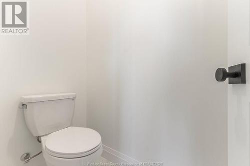 2557 Mayfair Avenue, Lasalle, ON - Indoor Photo Showing Bathroom