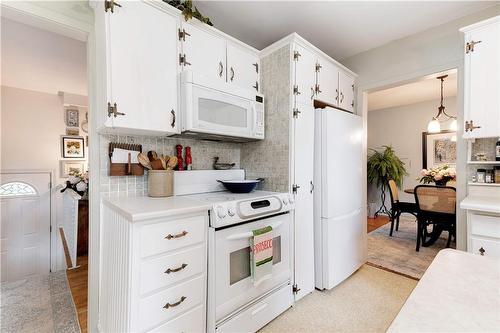 124 Ulster Drive, Oakville, ON - Indoor Photo Showing Kitchen