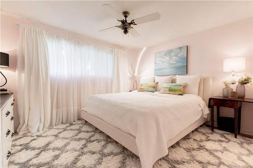 124 Ulster Drive, Oakville, ON - Indoor Photo Showing Bedroom