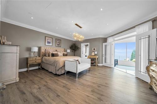 94 Seabreeze Crescent, Hamilton, ON - Indoor Photo Showing Bedroom