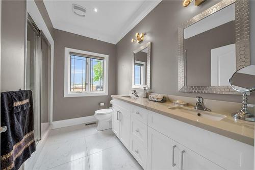 94 Seabreeze Crescent, Hamilton, ON - Indoor Photo Showing Bathroom