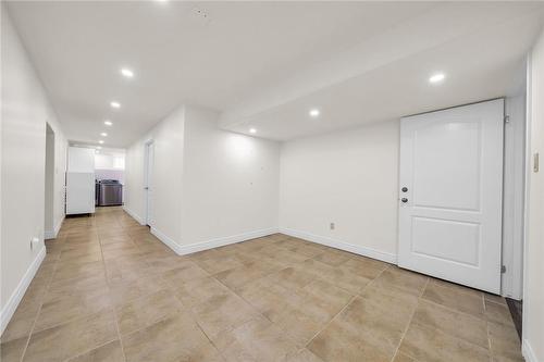 94 Seabreeze Crescent, Hamilton, ON - Indoor Photo Showing Other Room