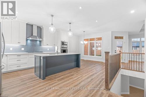 112 Leneve Street, Lambton Shores (Forest), ON - Indoor Photo Showing Kitchen With Upgraded Kitchen