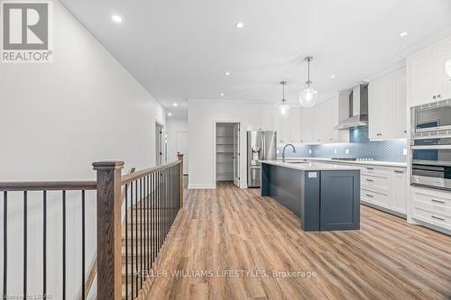 112 Leneve Street, Lambton Shores (Forest), ON - Indoor Photo Showing Kitchen With Upgraded Kitchen