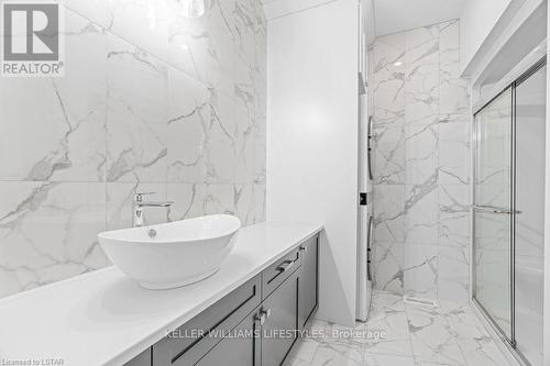 112 Leneve Street, Lambton Shores (Forest), ON - Indoor Photo Showing Bathroom