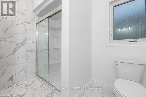 112 Leneve Street, Lambton Shores (Forest), ON - Indoor Photo Showing Bathroom