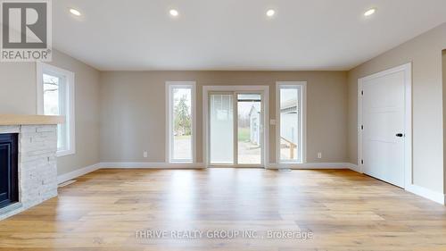 1559 Elmtree Drive, North Middlesex (Parkhill), ON - Indoor With Fireplace