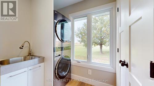 1559 Elmtree Drive, North Middlesex (Parkhill), ON - Indoor Photo Showing Other Room