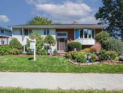 10 John Cross Drive  Dartmouth, NS B2W 1X3