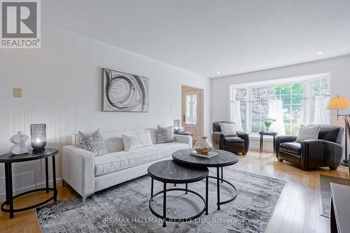 31 Ringwood Crescent, Toronto (Henry Farm), ON - Indoor Photo Showing Living Room