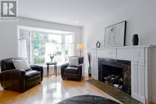 31 Ringwood Crescent, Toronto, ON - Indoor Photo Showing Living Room With Fireplace